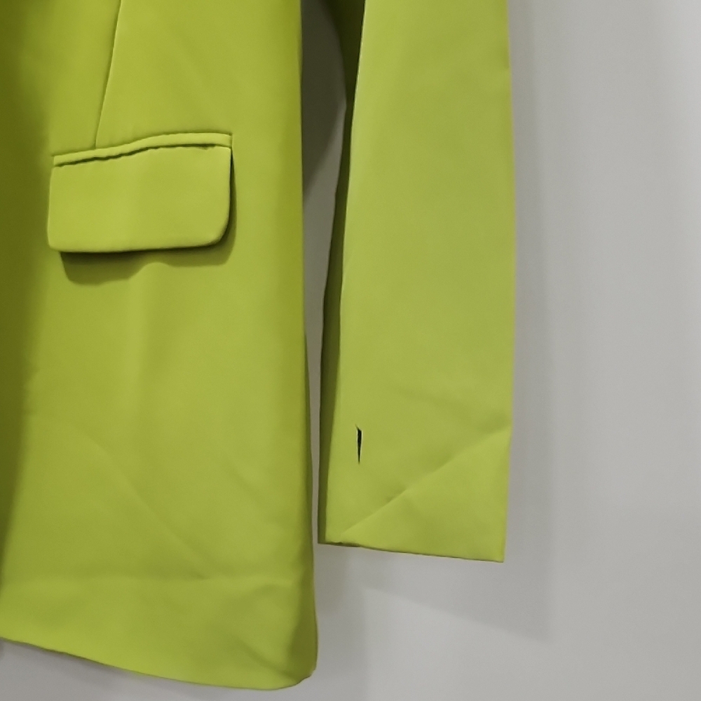 Vibrant Lime Green Blazer Chic and Modern Look He has that little spot. - Picture 9 of 10